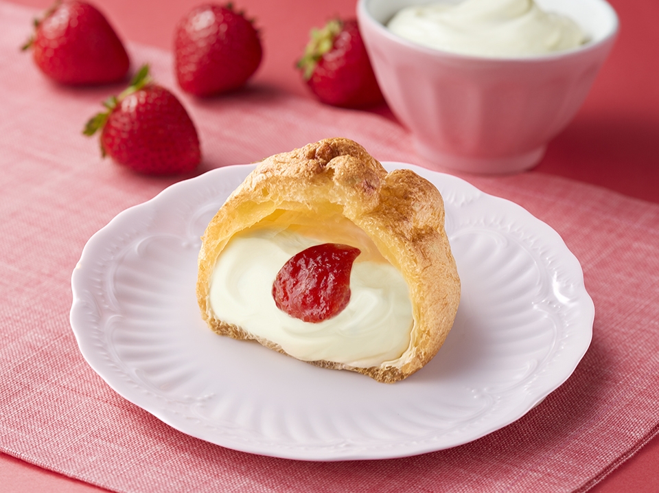 苺ショートケーキのシュークリーム