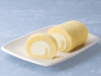 ４Ｐ牛乳と卵の手巻きロール・ミルク